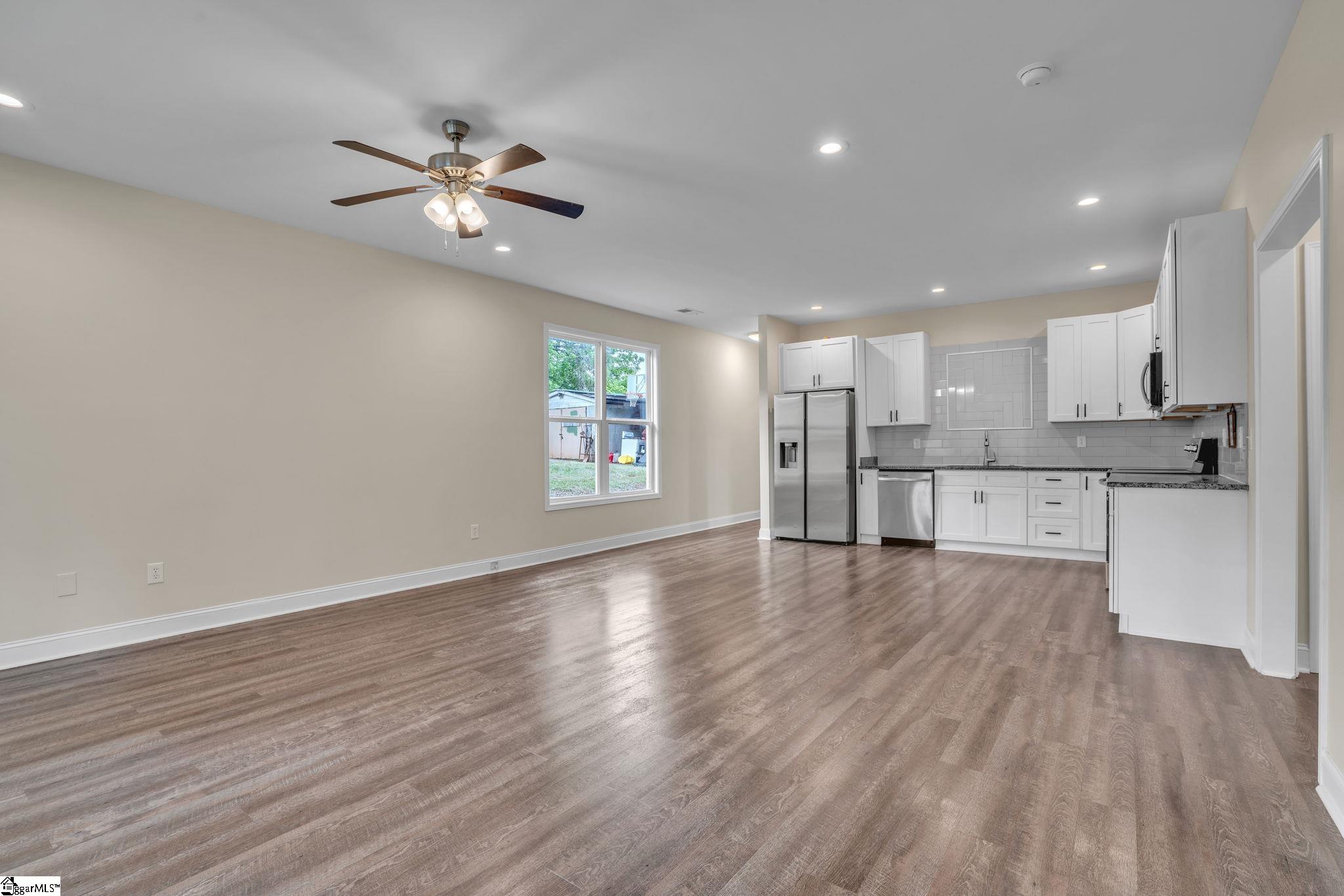 308 South Lewis Street Pickens, SC 29671 - Photo 4 of 30