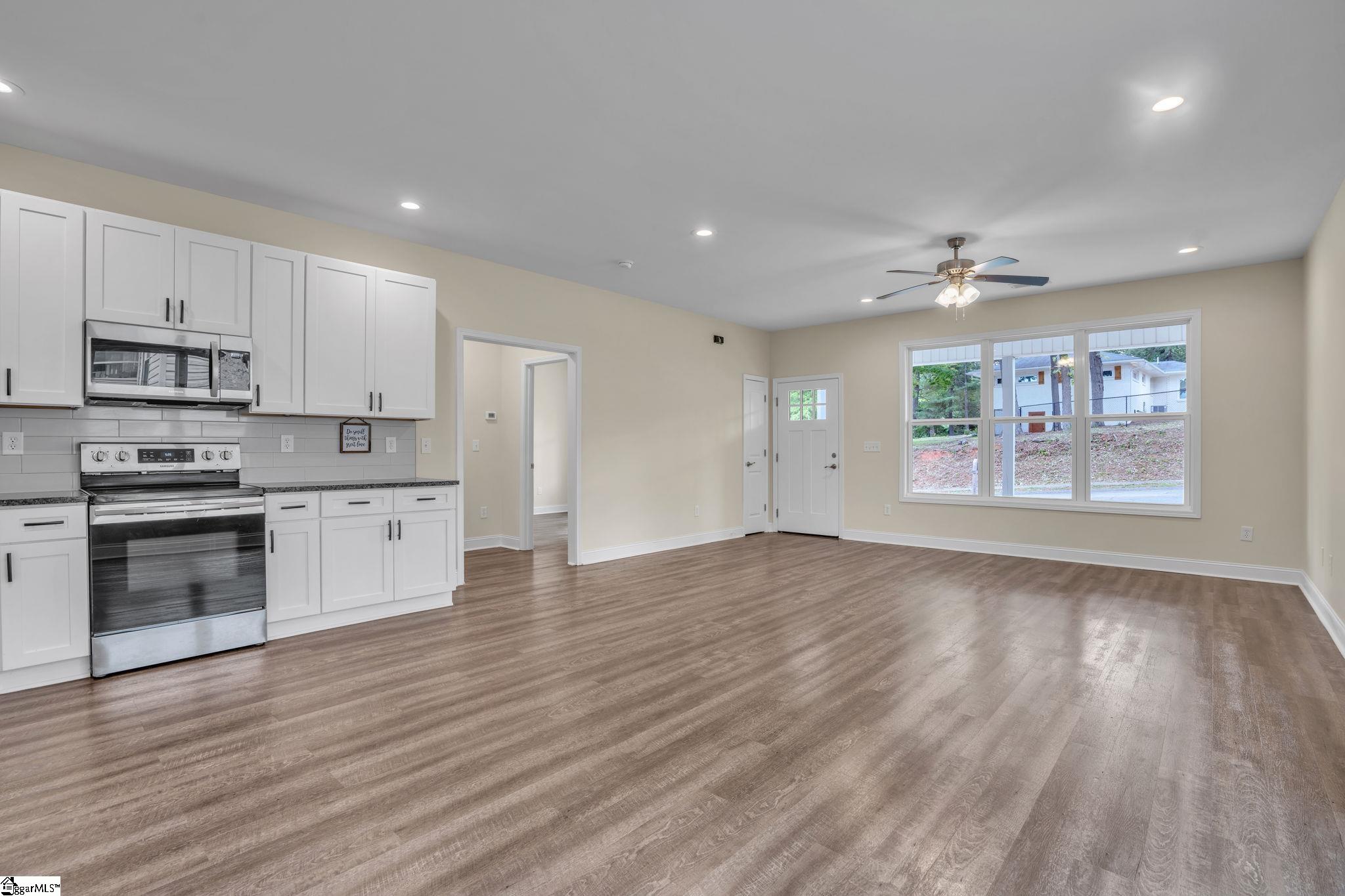 308 South Lewis Street Pickens, SC 29671 - Photo 5 of 30