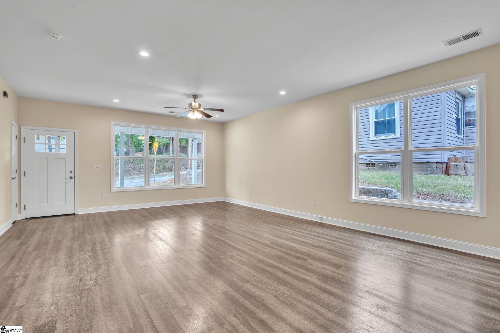 308 South Lewis Street Pickens, SC 29671 - Photo 6 of 30