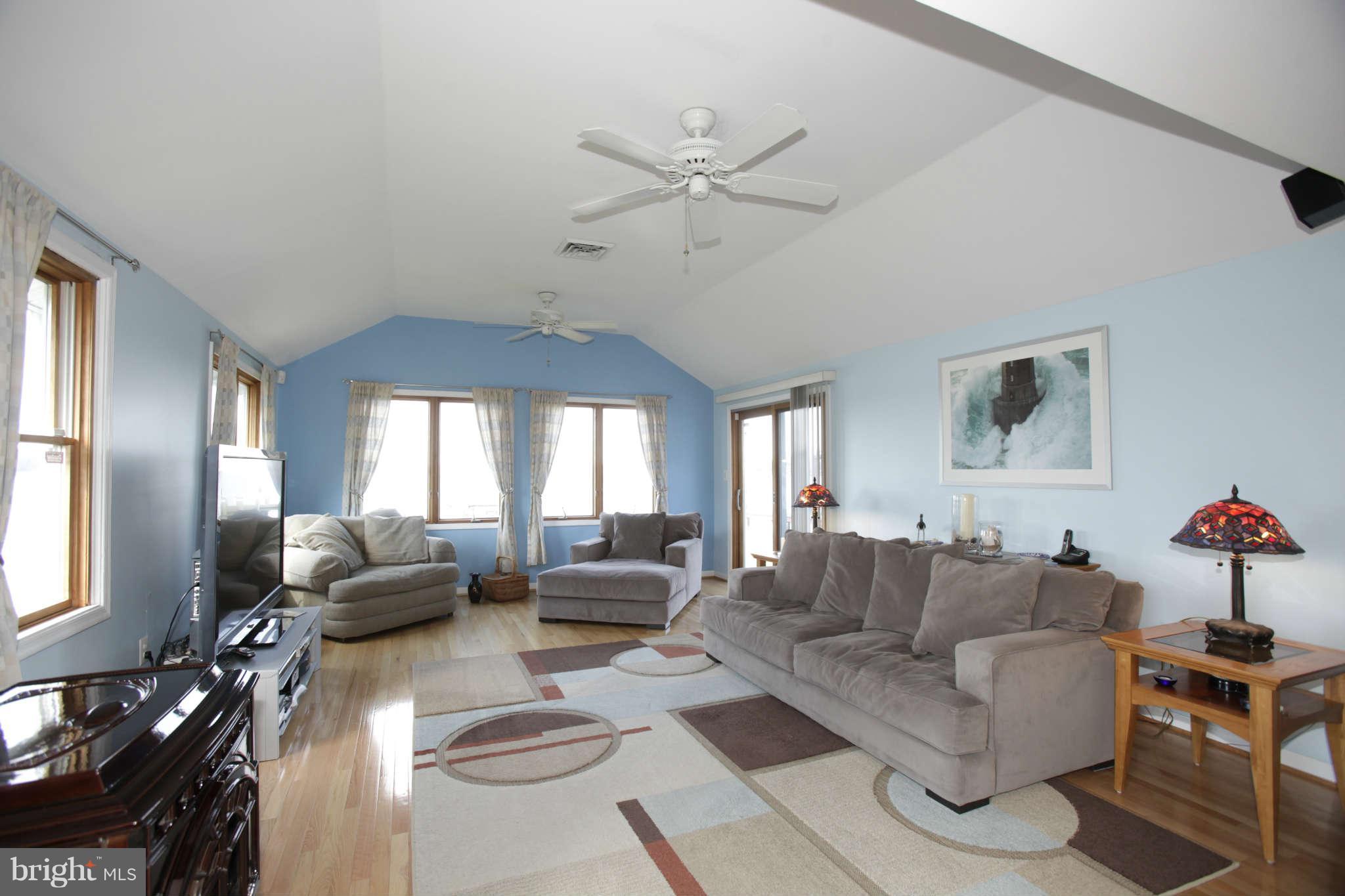 6838 Leslie Road Baltimore, MD 21220 - Photo 12 of 25 Living Room