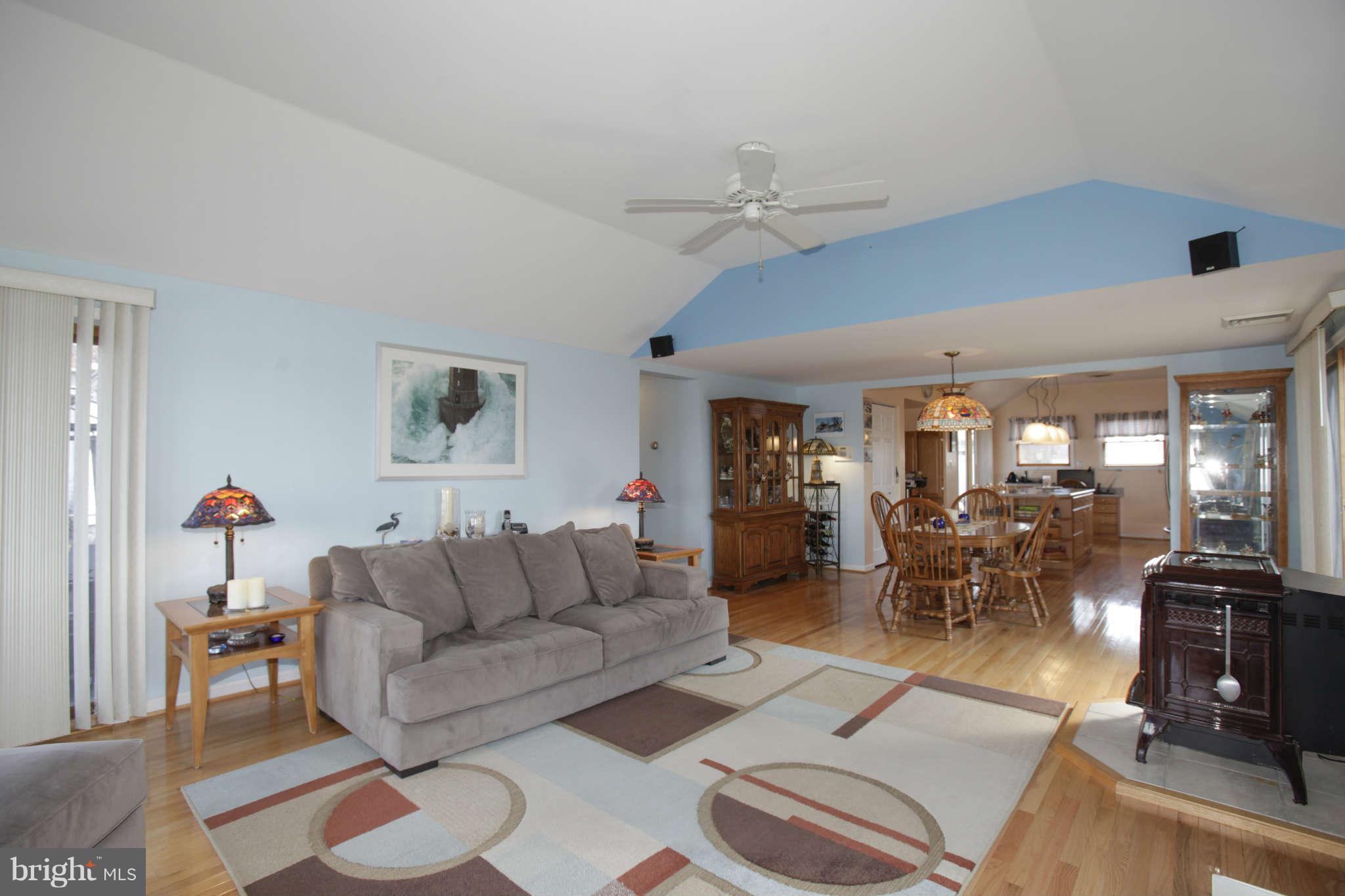 6838 Leslie Road Baltimore, MD 21220 - Photo 13 of 25 Living Room
