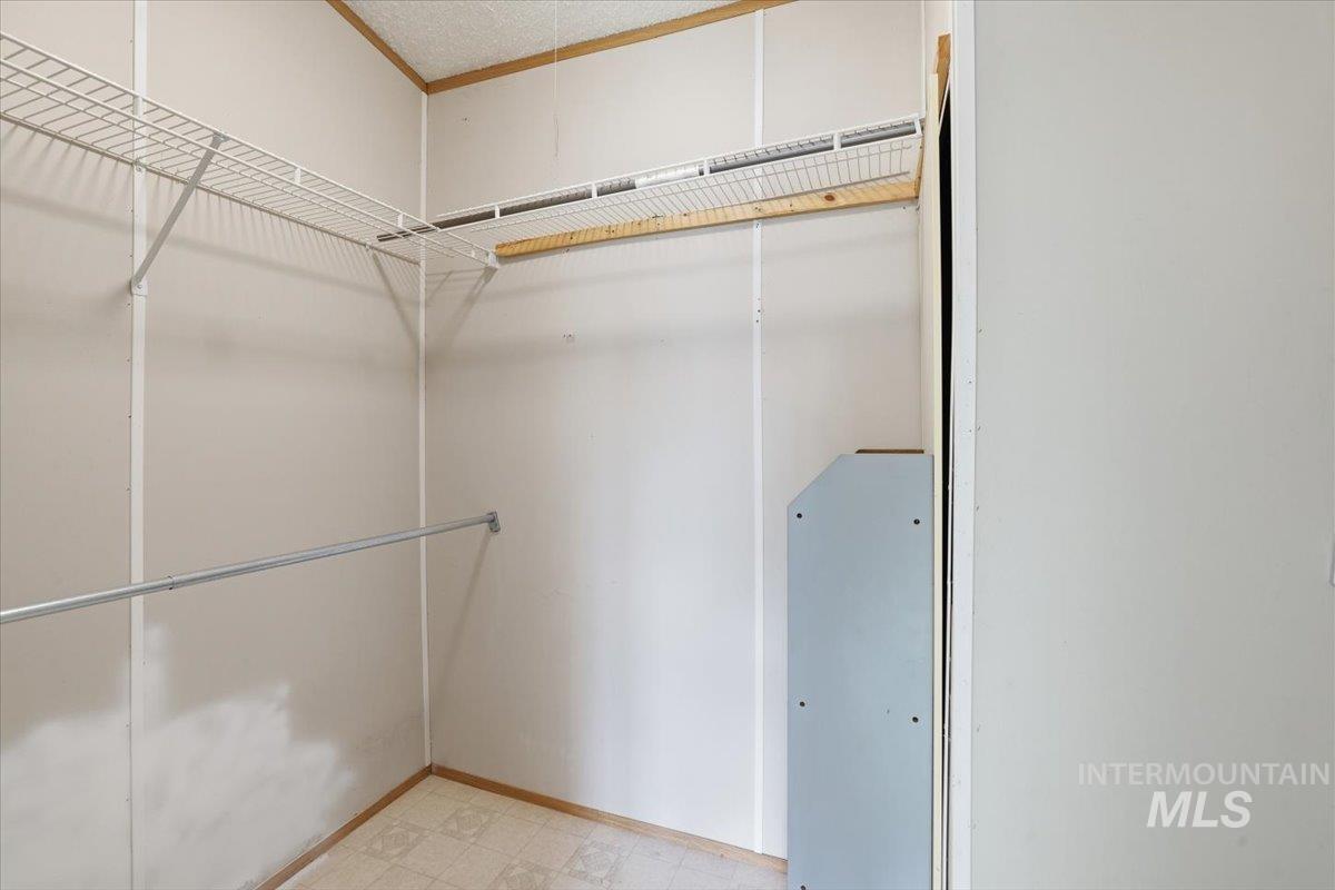4207 West Pershall Road Marsing, ID 83639 - Photo 22 of 42 Walk in closet featuring light flooring