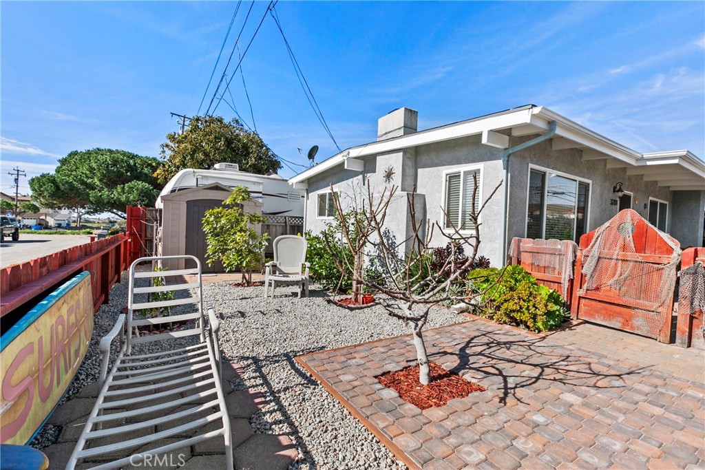 3201 Tide Avenue Morro Bay, CA 93442 - Photo 17 of 30 a view of a chairs and table in the patio