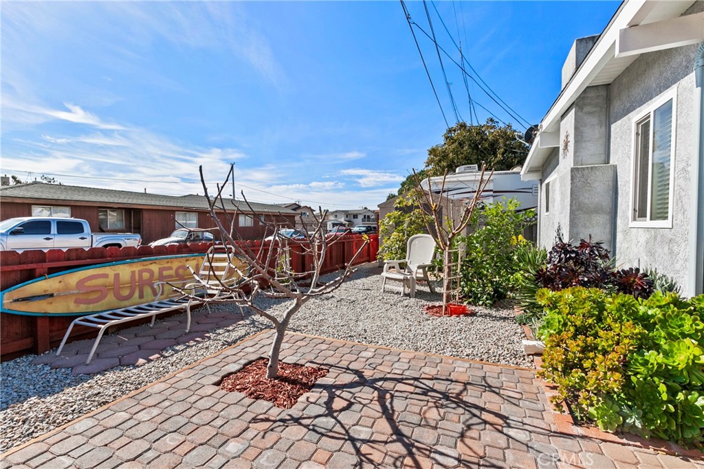 3201 Tide Avenue Morro Bay, CA 93442 - Photo 18 of 30 a view of a chairs and table in the patio