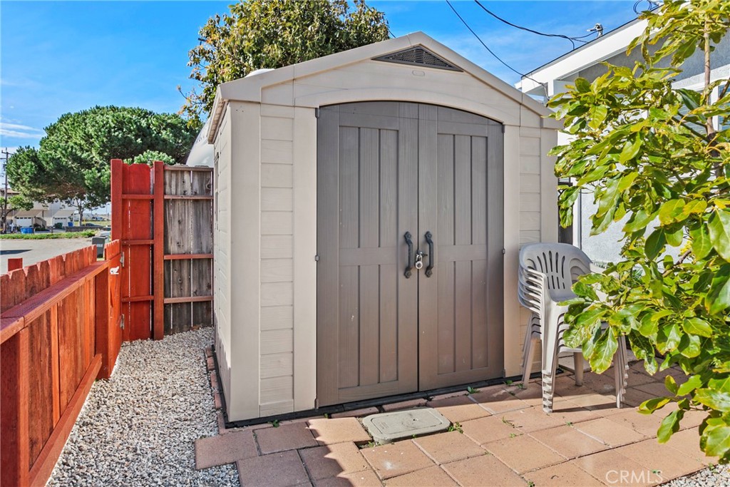 3201 Tide Avenue Morro Bay, CA 93442 - Photo 20 of 30 a couple of potted plants in front of door