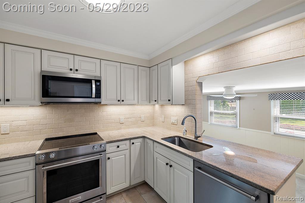 2546 Dorchester Road Birmingham, MI 48009 - Photo 18 of 48