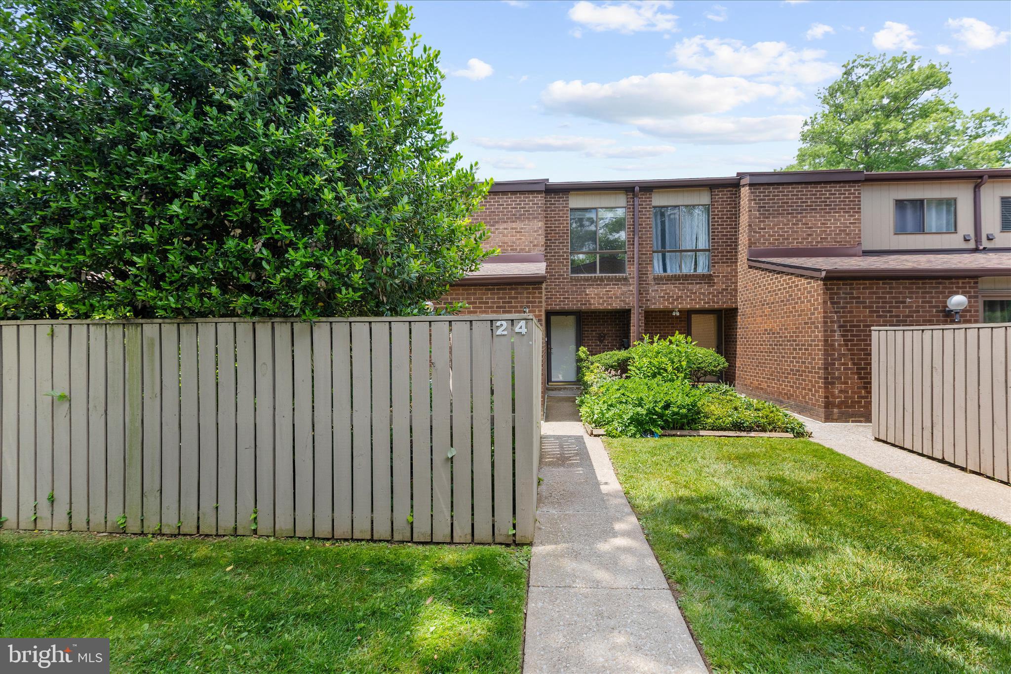 24 Fencepost Court, Unit G Baltimore, MD 21208 - Photo 2 of 54