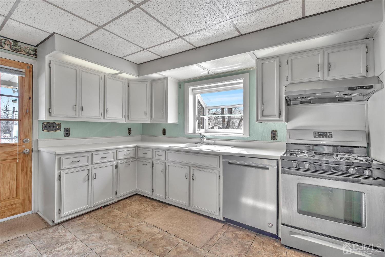 311 Rhode Hall Road Jamesburg, NJ 08831 - Photo 5 of 25 Gallery Image 5