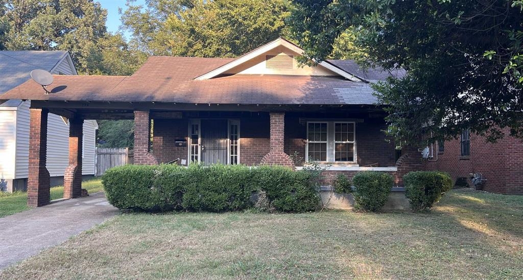 776 Newell Road Memphis, TN 38111 - Photo 1 of 5 a front view of a house with garden