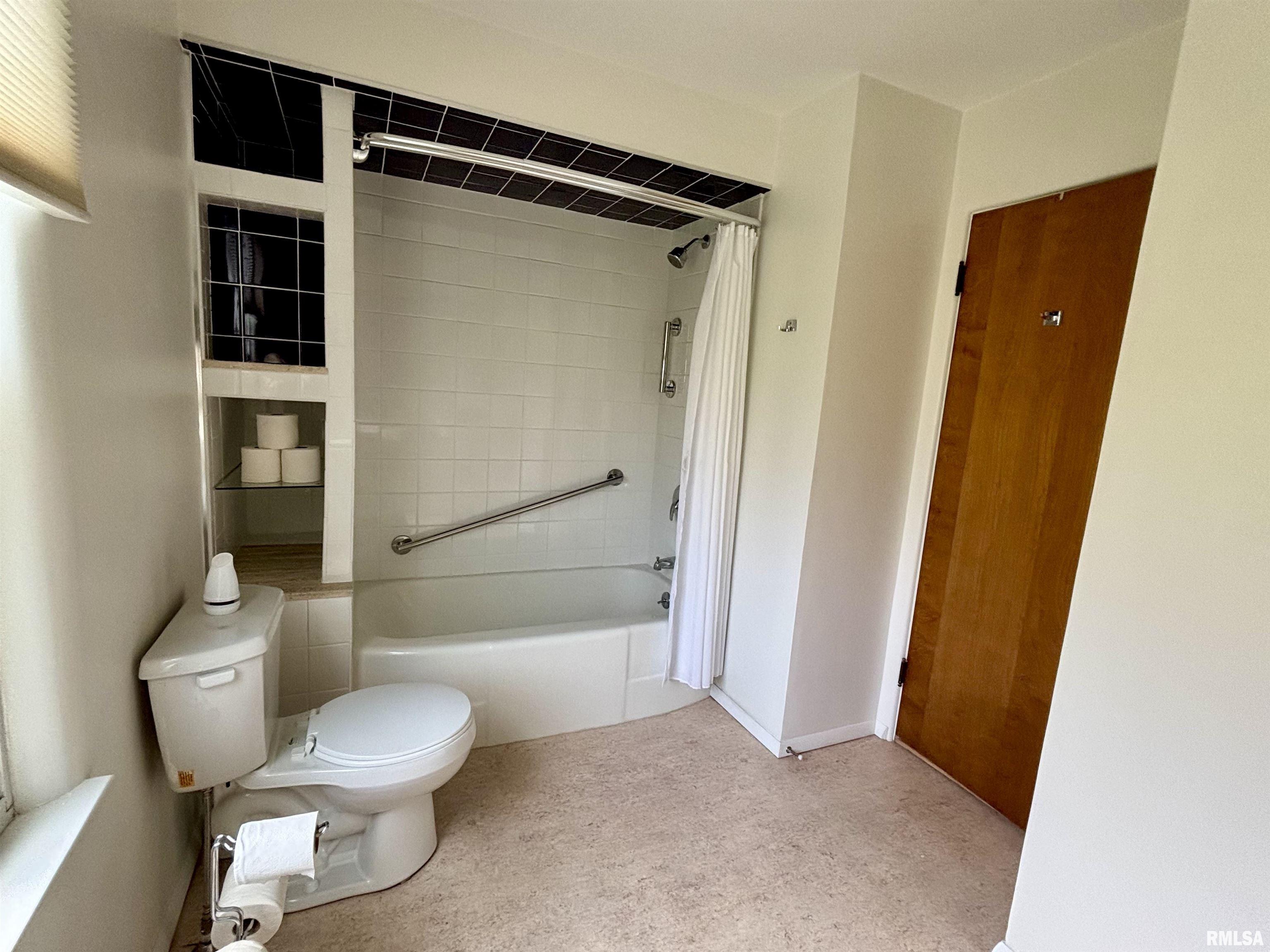 1424 Westview Drive Macomb, IL 61455 - Photo 17 of 26