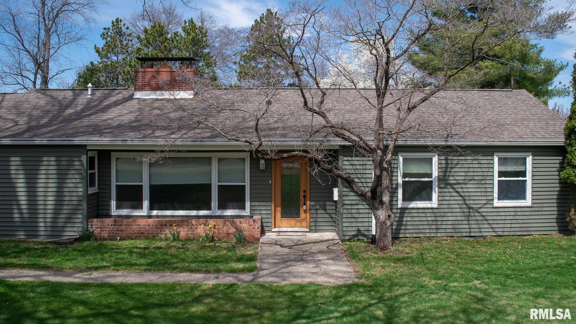 1424 Westview Drive Macomb, IL 61455 - Photo 2 of 26