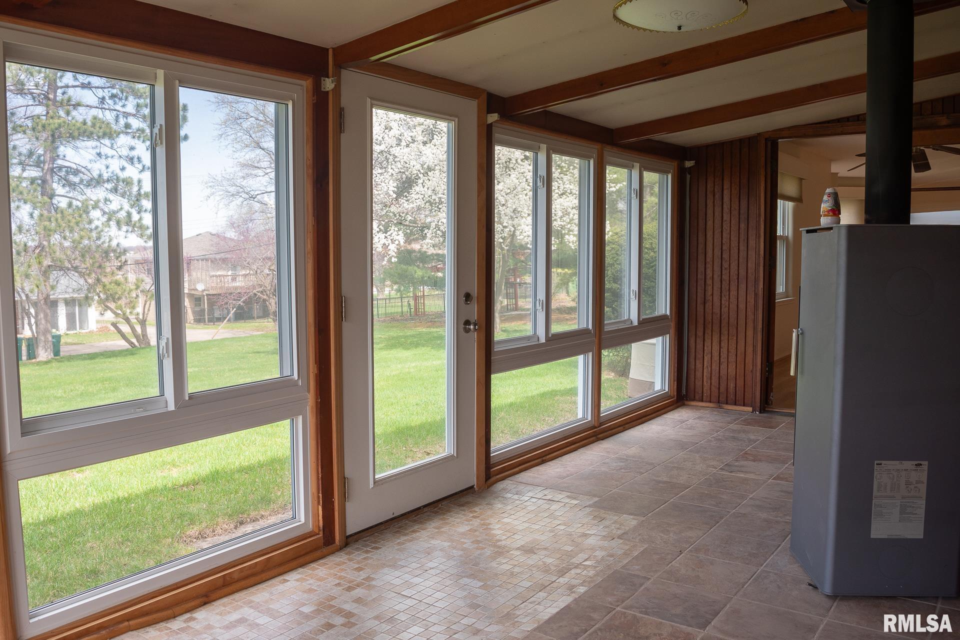 1424 Westview Drive Macomb, IL 61455 - Photo 8 of 26