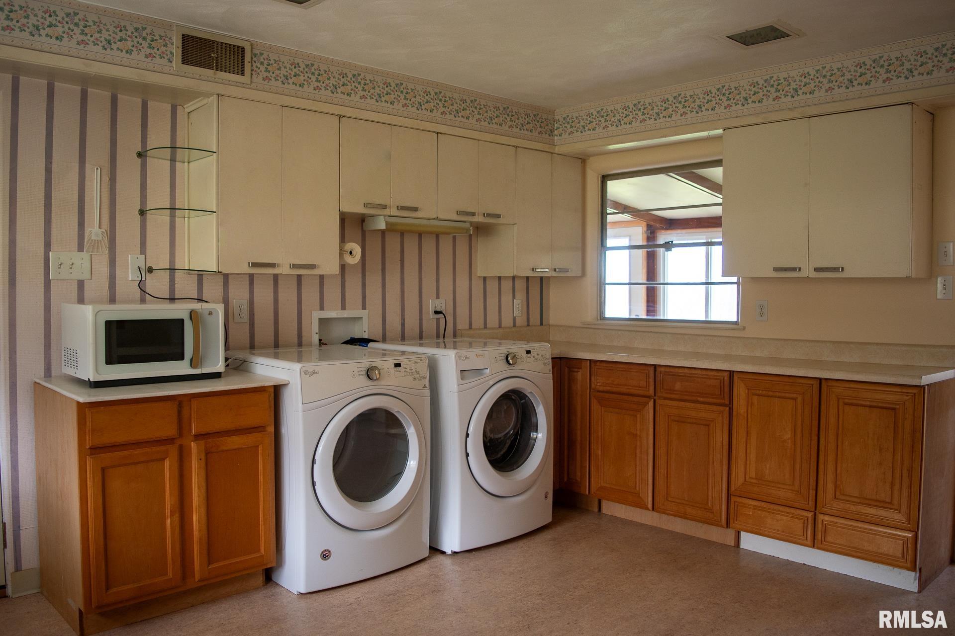 1424 Westview Drive Macomb, IL 61455 - Photo 10 of 26