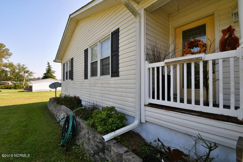 388 Comfort Road Richlands, NC 28574 - Photo 11 of 106 388 COMFORT RD (14)