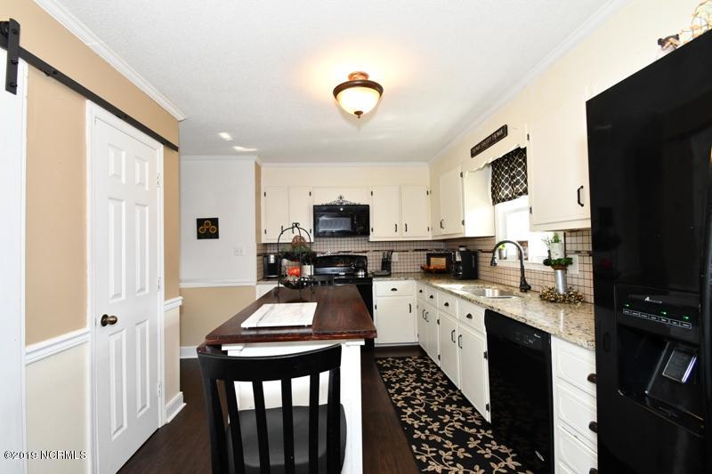 388 Comfort Road Richlands, NC 28574 - Photo 20 of 106 388 COMFORT RD (23)