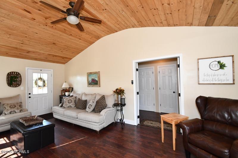 388 Comfort Road Richlands, NC 28574 - Photo 73 of 106 388 COMFORT RD (76)