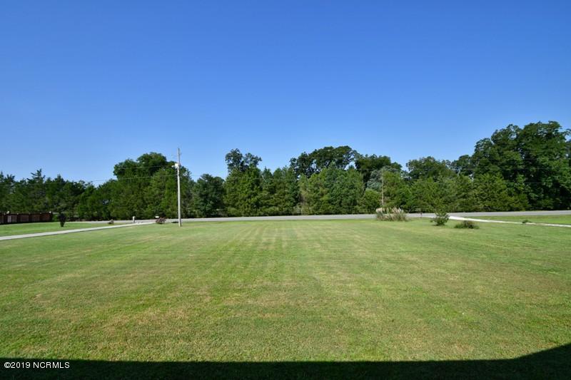 388 Comfort Road Richlands, NC 28574 - Photo 8 of 106 388 COMFORT RD (11)