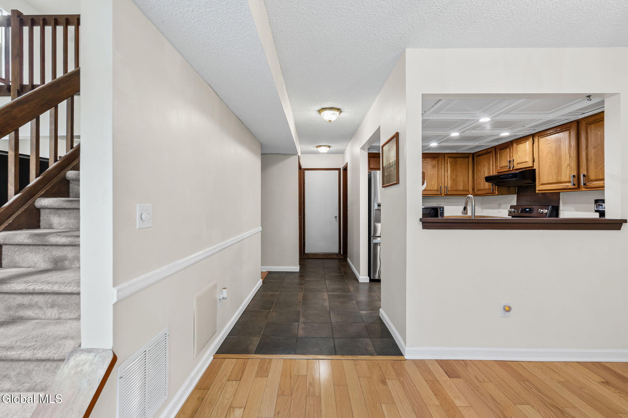 4 Oxford Road Bethlehem, NY 12159 - Photo 15 of 40 15-web-or-mls-4-oxford-rd