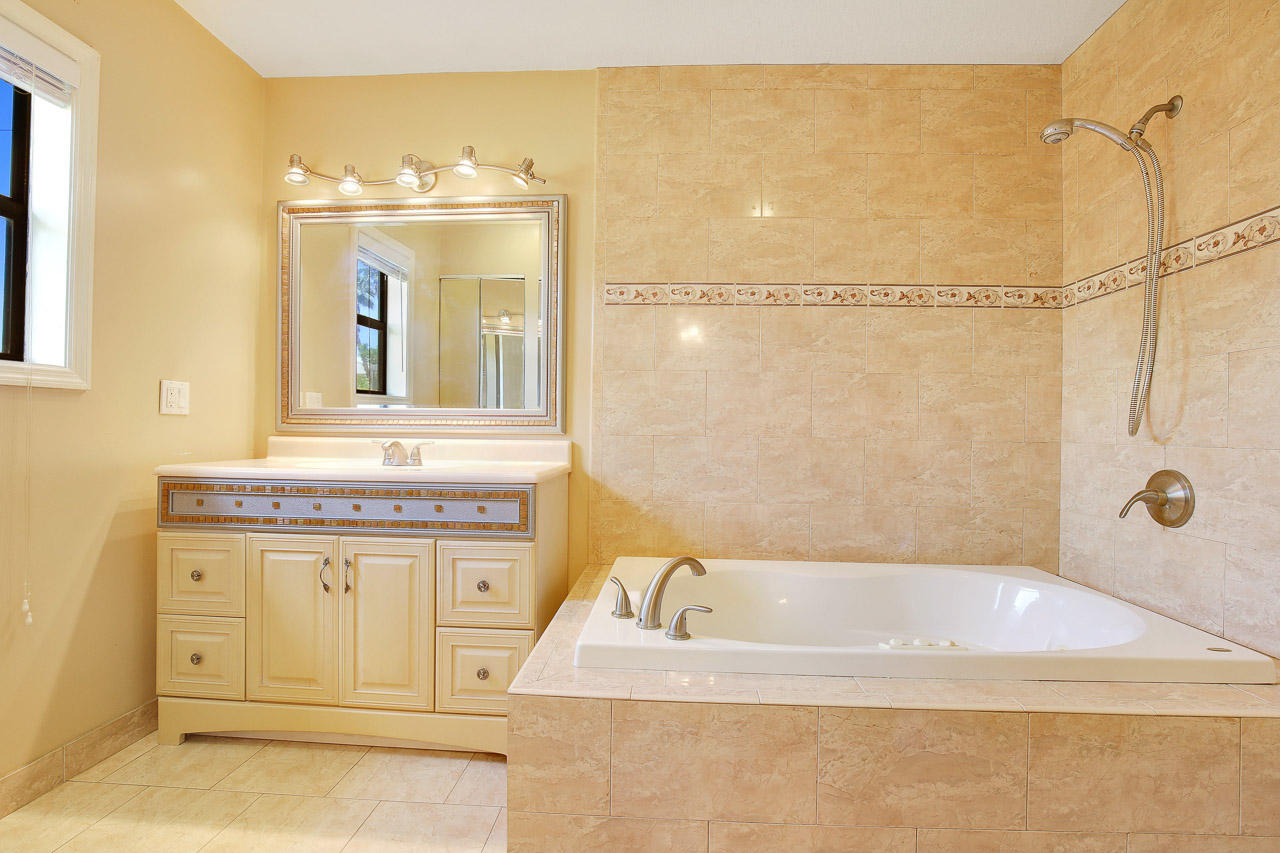 709 Weldwood Road Jupiter, FL 33458 - Photo 12 of 20 709 Weldwood Rd Jupiter FL-print-012-9-M