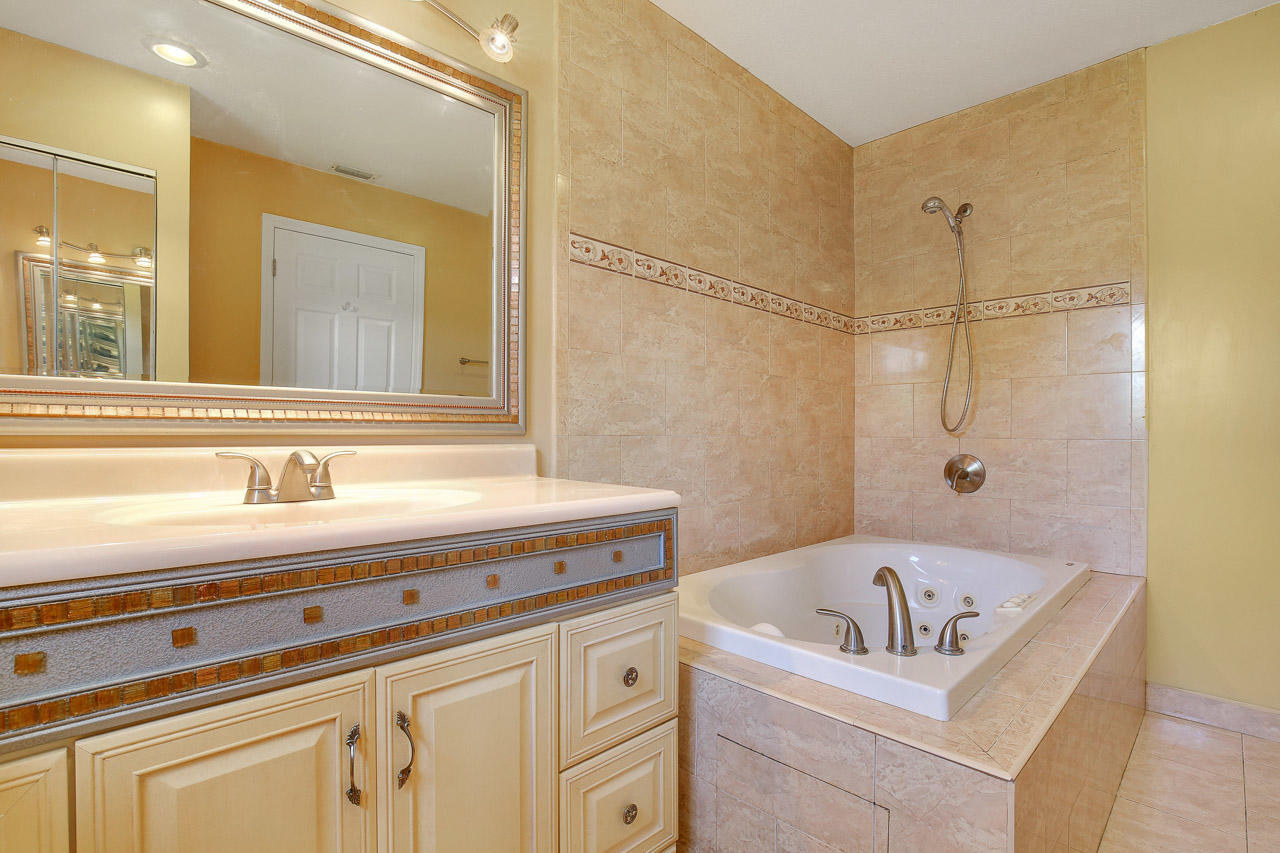 709 Weldwood Road Jupiter, FL 33458 - Photo 13 of 20 709 Weldwood Rd Jupiter FL-print-013-17-