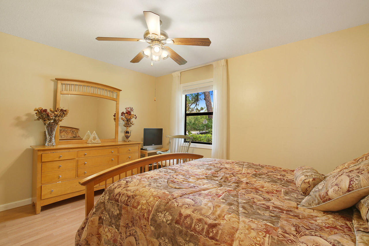 709 Weldwood Road Jupiter, FL 33458 - Photo 15 of 20 709 Weldwood Rd Jupiter FL-print-015-4-B