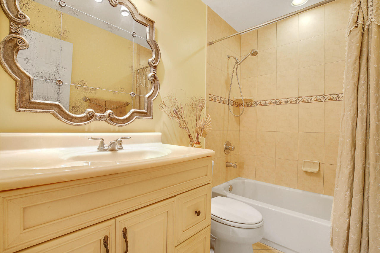 709 Weldwood Road Jupiter, FL 33458 - Photo 17 of 20 709 Weldwood Rd Jupiter FL-print-017-18-