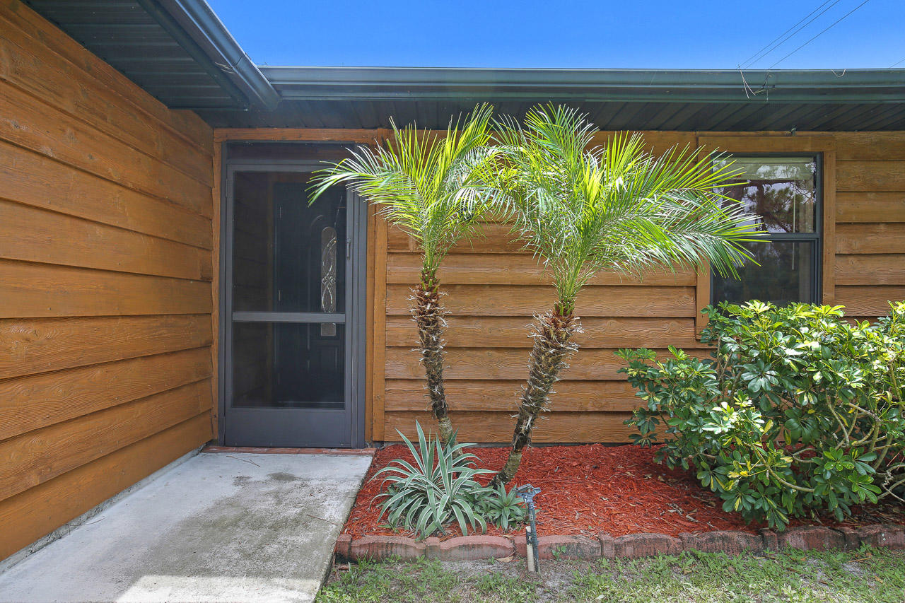 709 Weldwood Road Jupiter, FL 33458 - Photo 3 of 20 709 Weldwood Rd Jupiter FL-print-003-1-F