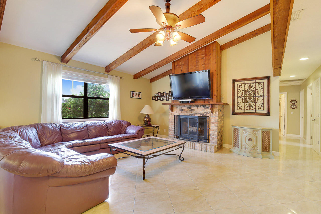 709 Weldwood Road Jupiter, FL 33458 - Photo 4 of 20 709 Weldwood Rd Jupiter FL-print-004-19-