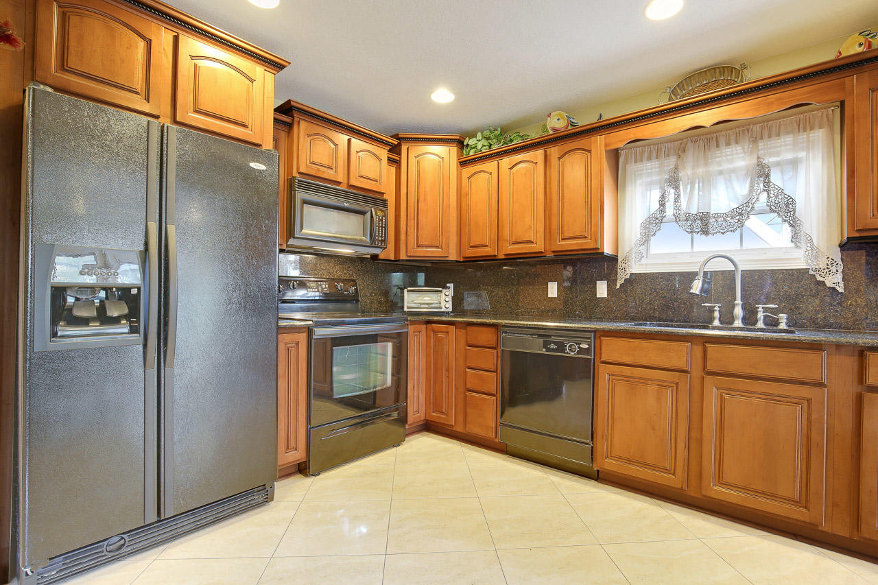 709 Weldwood Road Jupiter, FL 33458 - Photo 6 of 20 709 Weldwood Rd Jupiter FL-print-006-11-