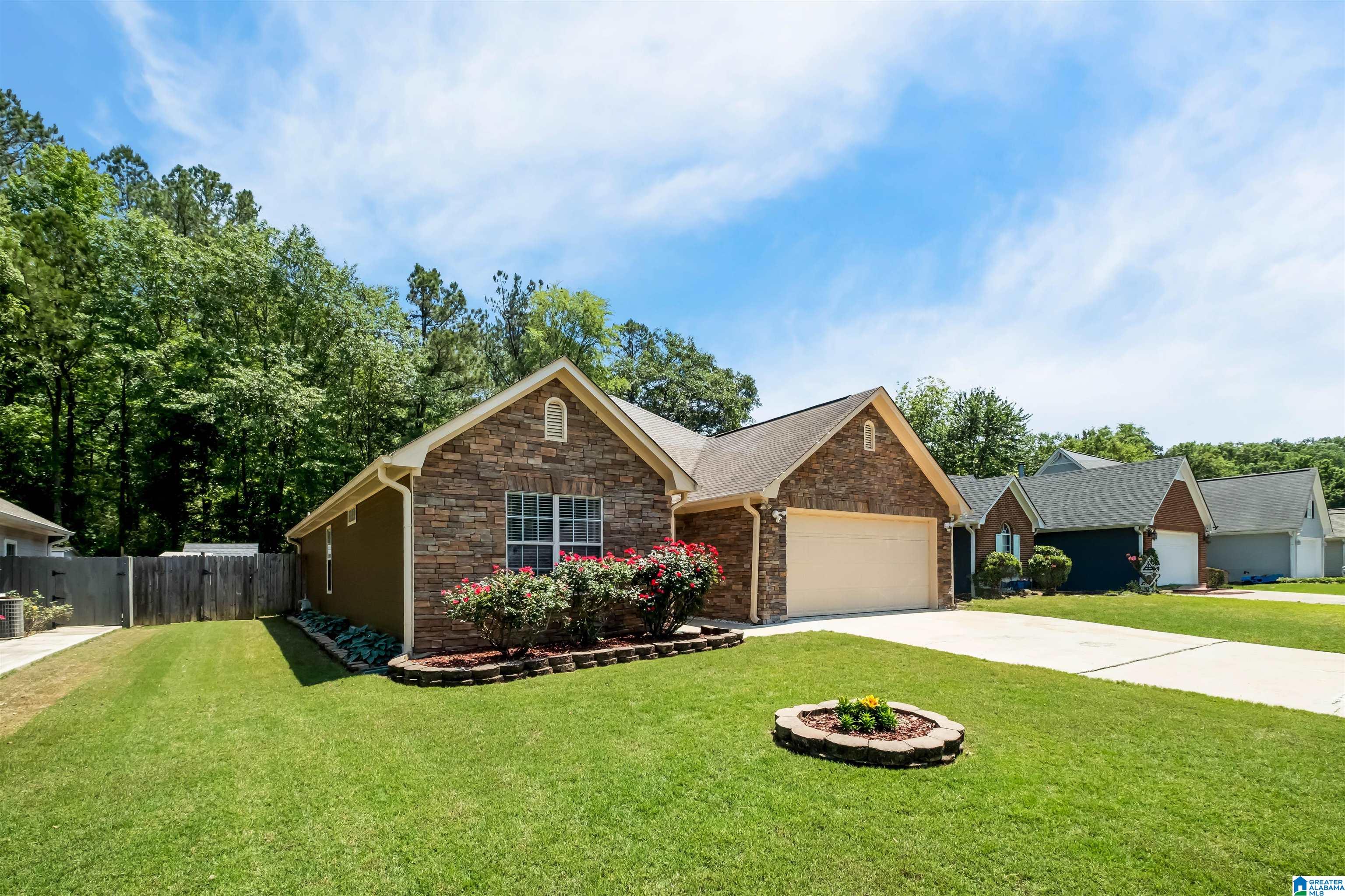 117 Lake Terrace Alabaster, AL 35007 - Photo 2 of 28