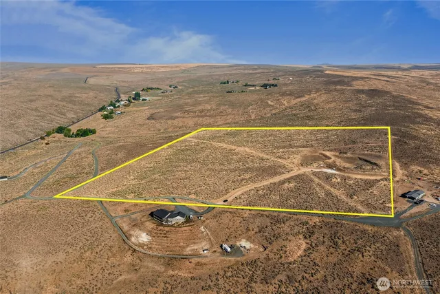 a view of a tennis court