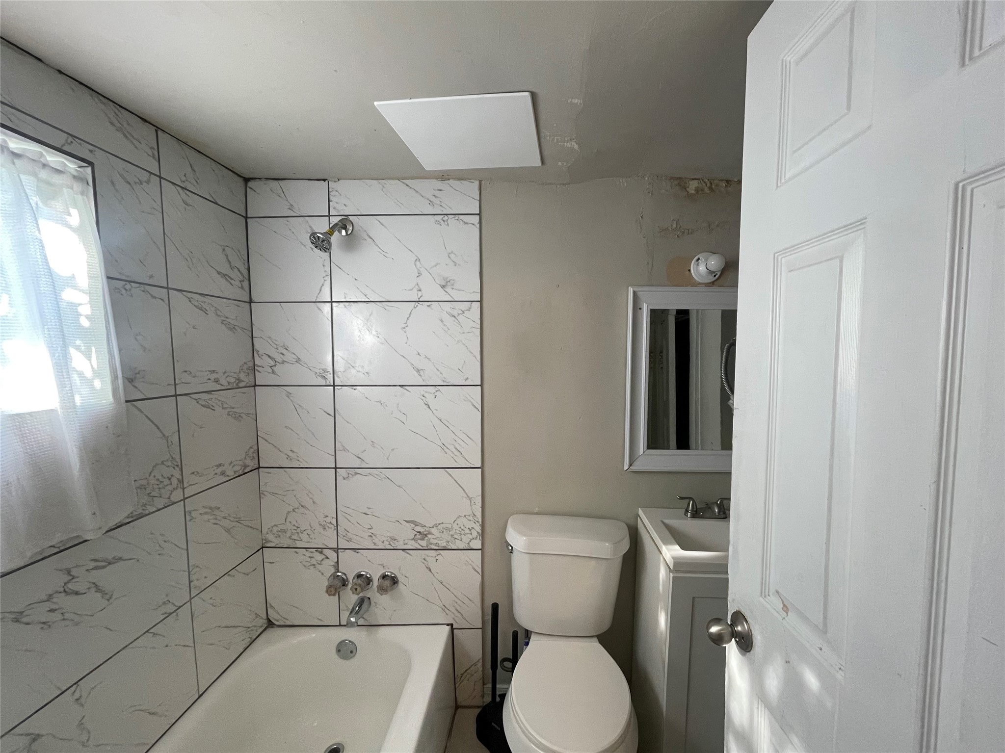 311 Randall Street, Unit 1 Pasadena, TX 77506 - Photo 10 of 11 Bathroom