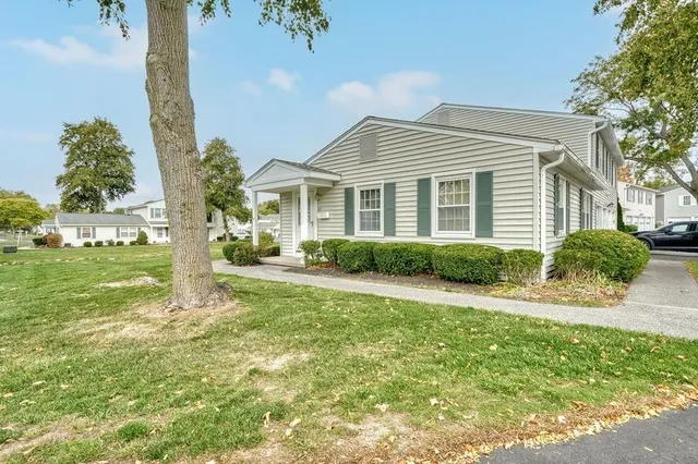 $189,900 | 23 Acorn Lane, Perinton, NY 14450