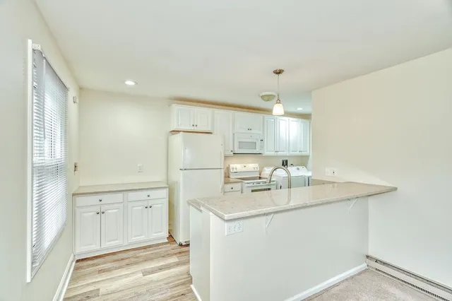 $189,900 | 23 Acorn Lane, Perinton, NY 14450