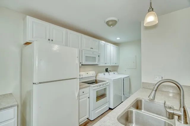 $189,900 | 23 Acorn Lane, Perinton, NY 14450