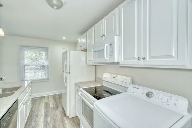 $189,900 | 23 Acorn Lane, Perinton, NY 14450