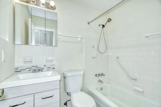 $189,900 | 23 Acorn Lane, Perinton, NY 14450