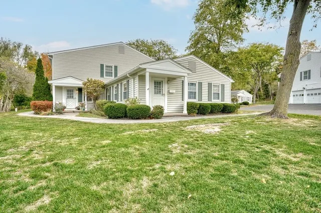 $189,900 | 23 Acorn Lane, Perinton, NY 14450