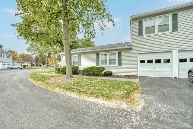 $189,900 | 23 Acorn Lane, Perinton, NY 14450