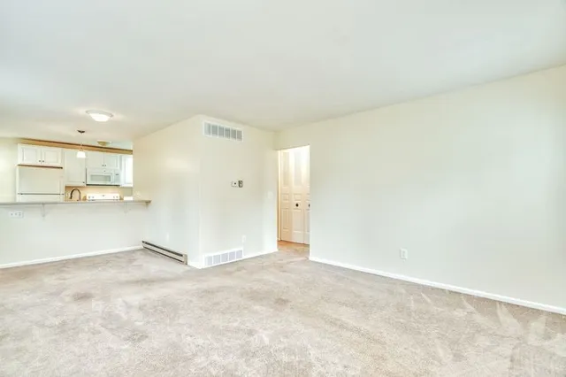 $189,900 | 23 Acorn Lane, Perinton, NY 14450