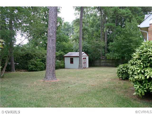 7925 Chowning Road Henrico, VA 23294 - Photo 2 of 8 Exterior Back