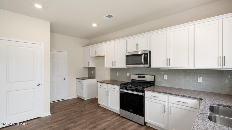 303 Galvin Rdg Run Sanford, NC 27330 - Photo 16 of 40 303-galvins-ridge-011
