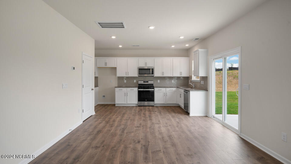 303 Galvin Rdg Run Sanford, NC 27330 - Photo 10 of 40 303-galvins-ridge-031