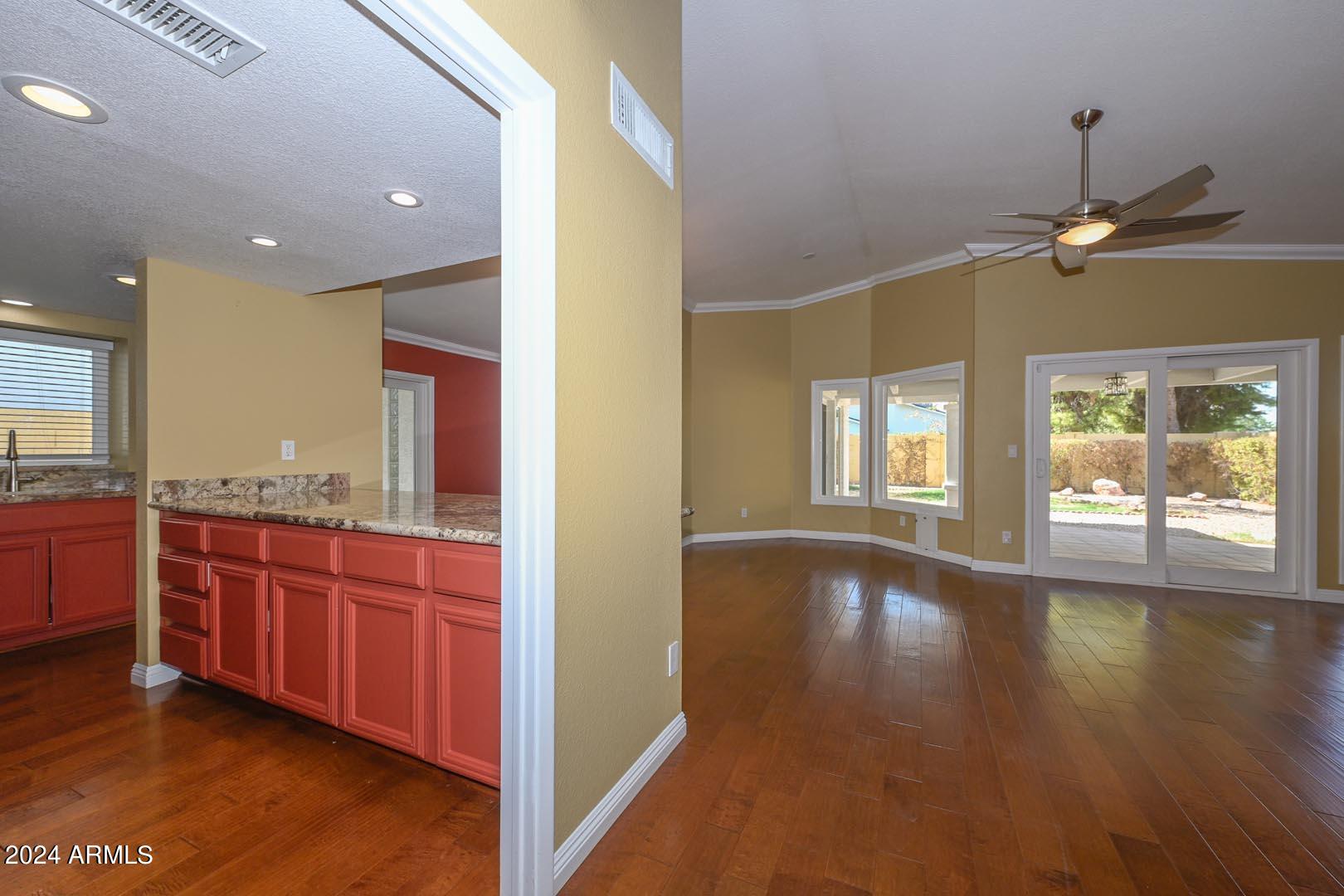 613 West Grandview Road Phoenix, AZ 85023 - Photo 11 of 47 Kitchen-Great Room