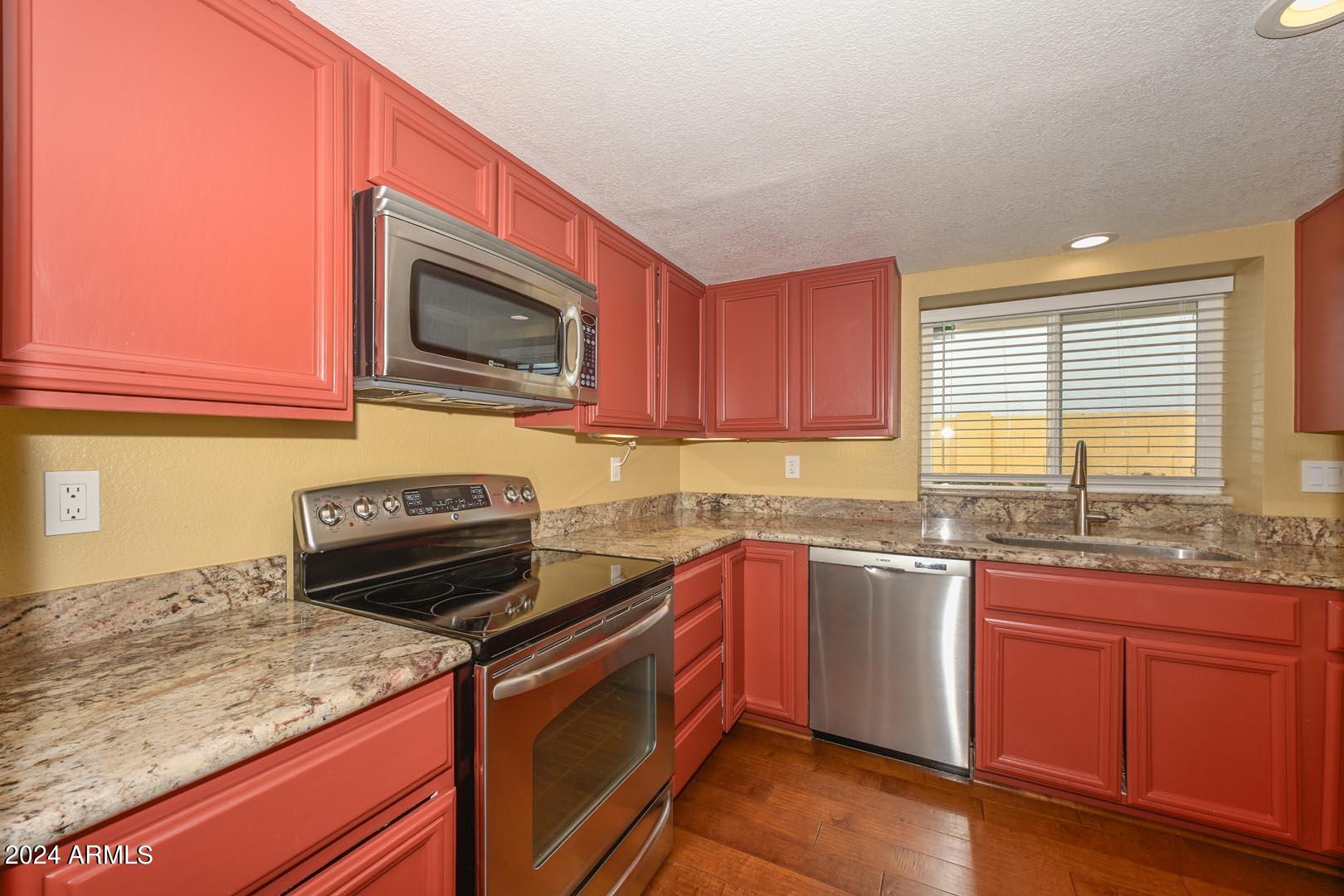 613 West Grandview Road Phoenix, AZ 85023 - Photo 12 of 47 Kitchen-Range