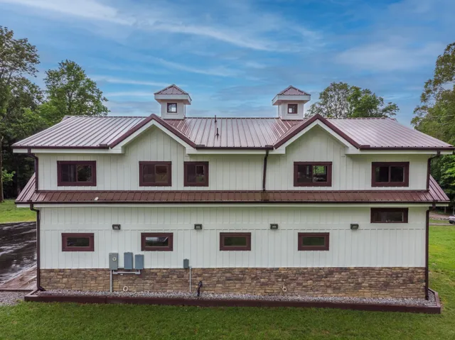 a view of a yard in front of house