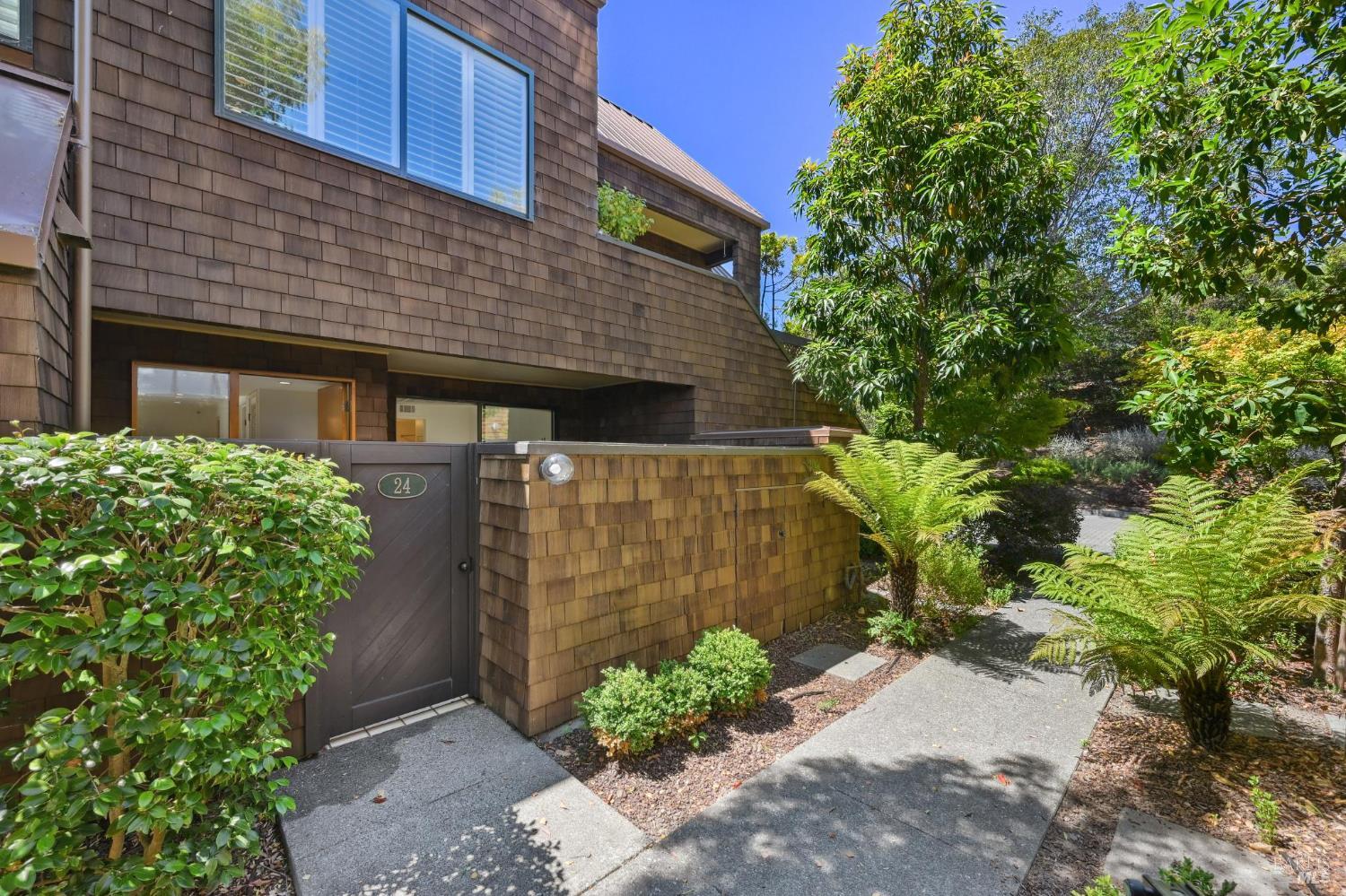 24 Lagoon Vista Road Tiburon, CA 94920 - Photo 5 of 56