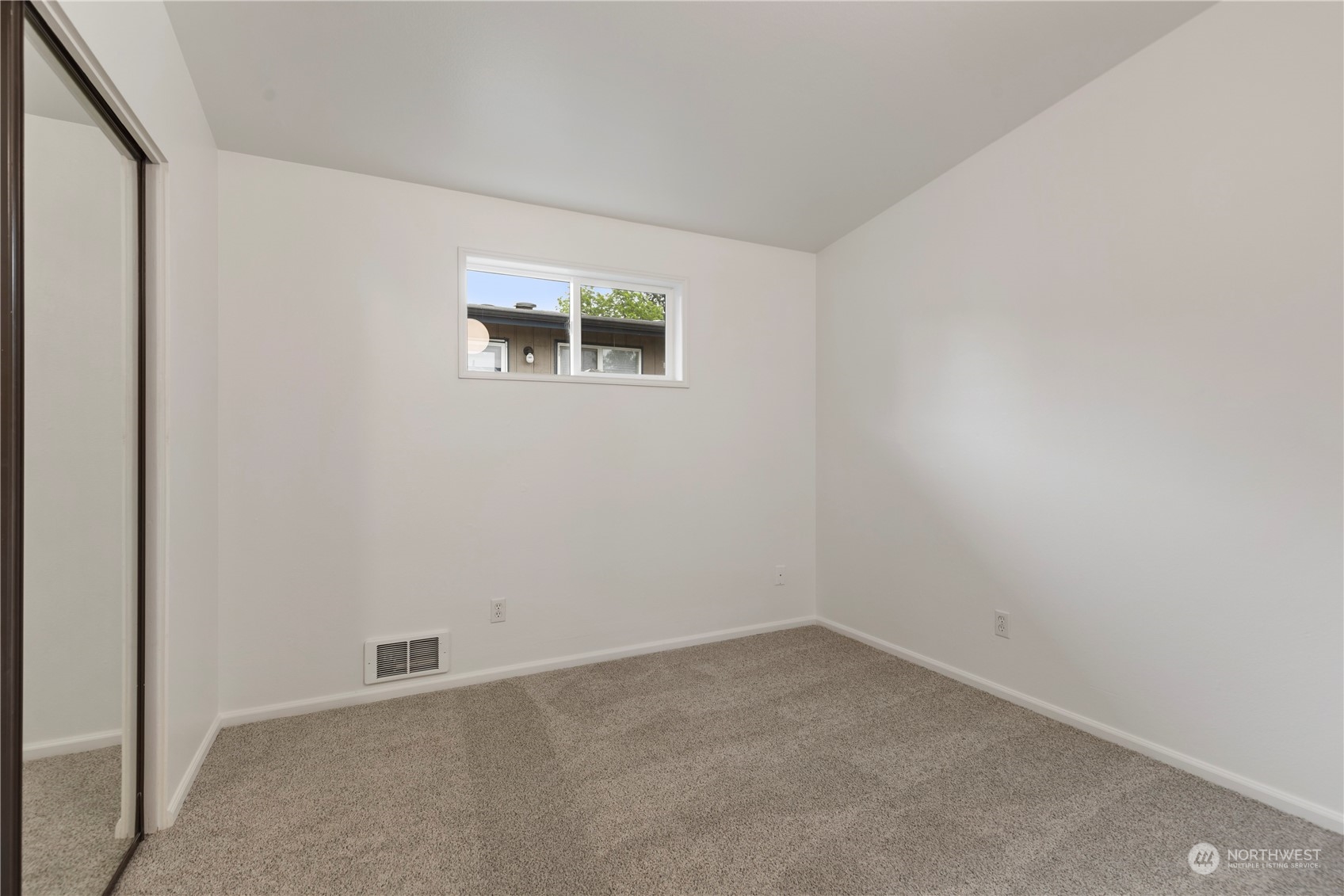 629 Monroe Street Monroe, WA 98272 - Photo 11 of 38 an empty room with a window