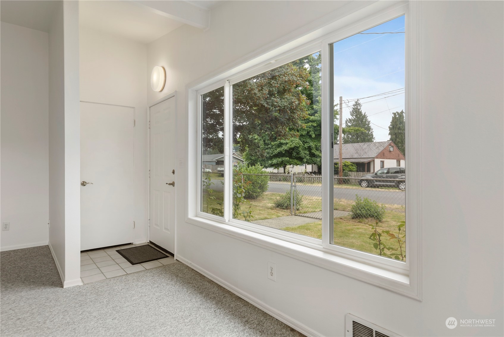 629 Monroe Street Monroe, WA 98272 - Photo 20 of 38 an empty room with windows