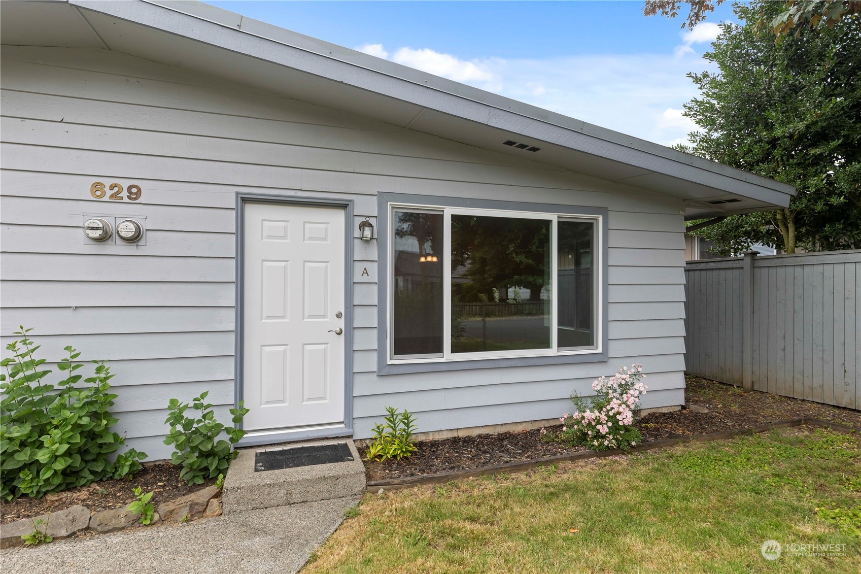 629 Monroe Street Monroe, WA 98272 - Photo 2 of 38 a front view of a house